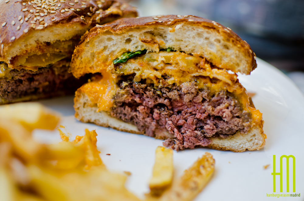 Detalle Corte Burger del Mes Mad Café