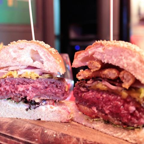 Detalle Corte Ambas Burgers Bristolbar