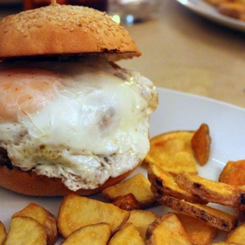 Gregorios Burger La Carmencita