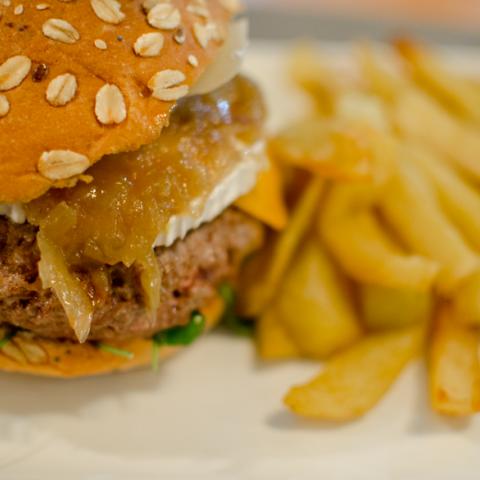 Hamburguesa Tres Quesos Punto Basico