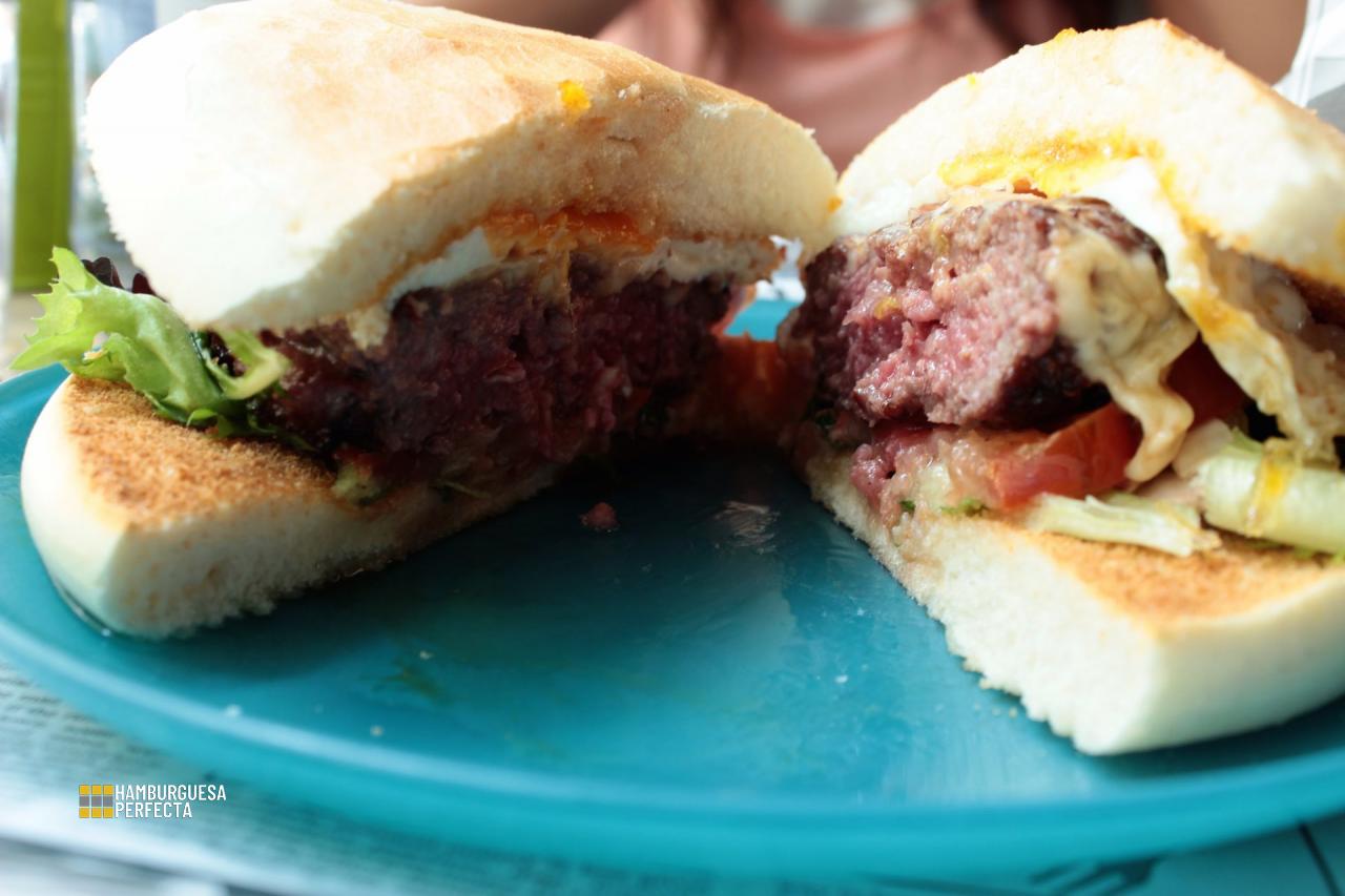Detalle Corte Hamburguesa La Parcelita