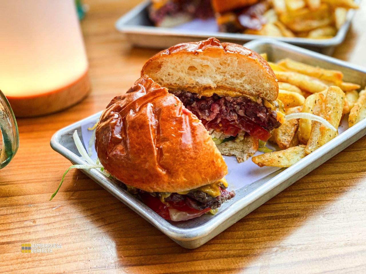 Detalle Corte Hundred Burgers