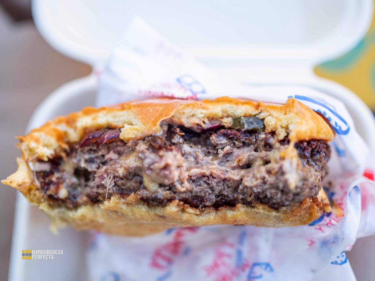 Detalle Corte Burger Lucky patty 2