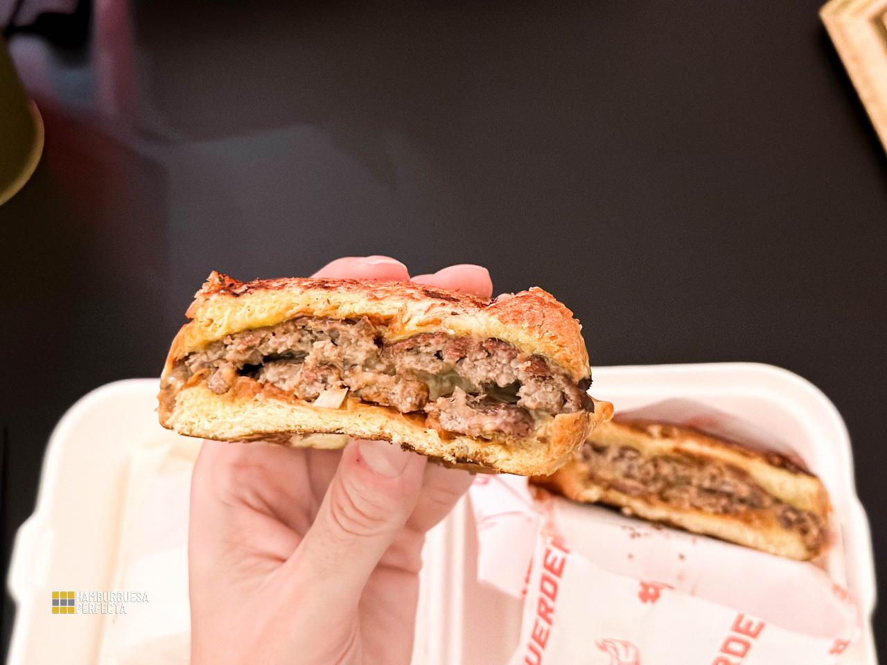 Agarrando Patty Melt Muerdo