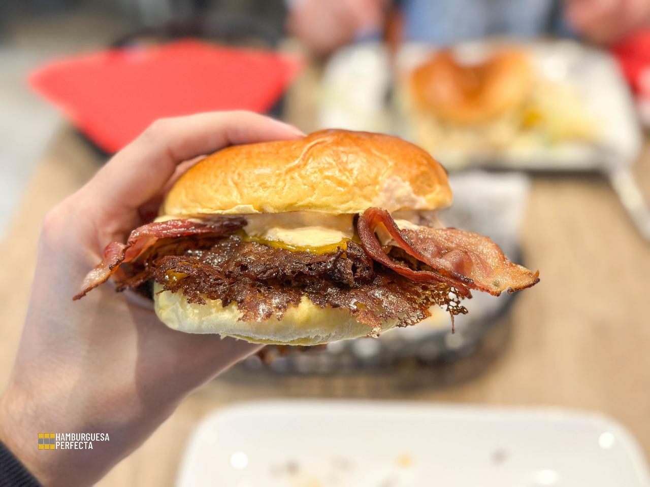 Hamburguesa bacon cheese TNT smash burger