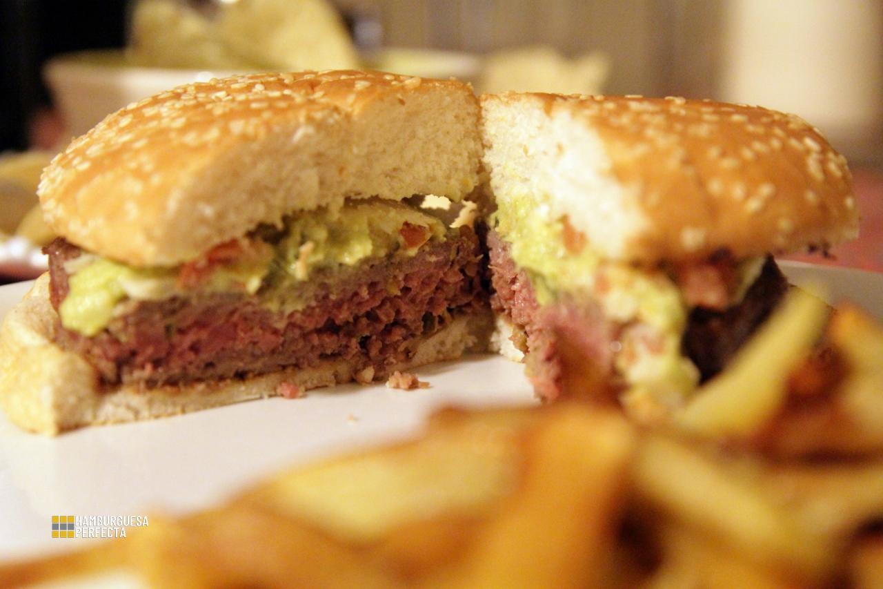 Corte burger guacamole