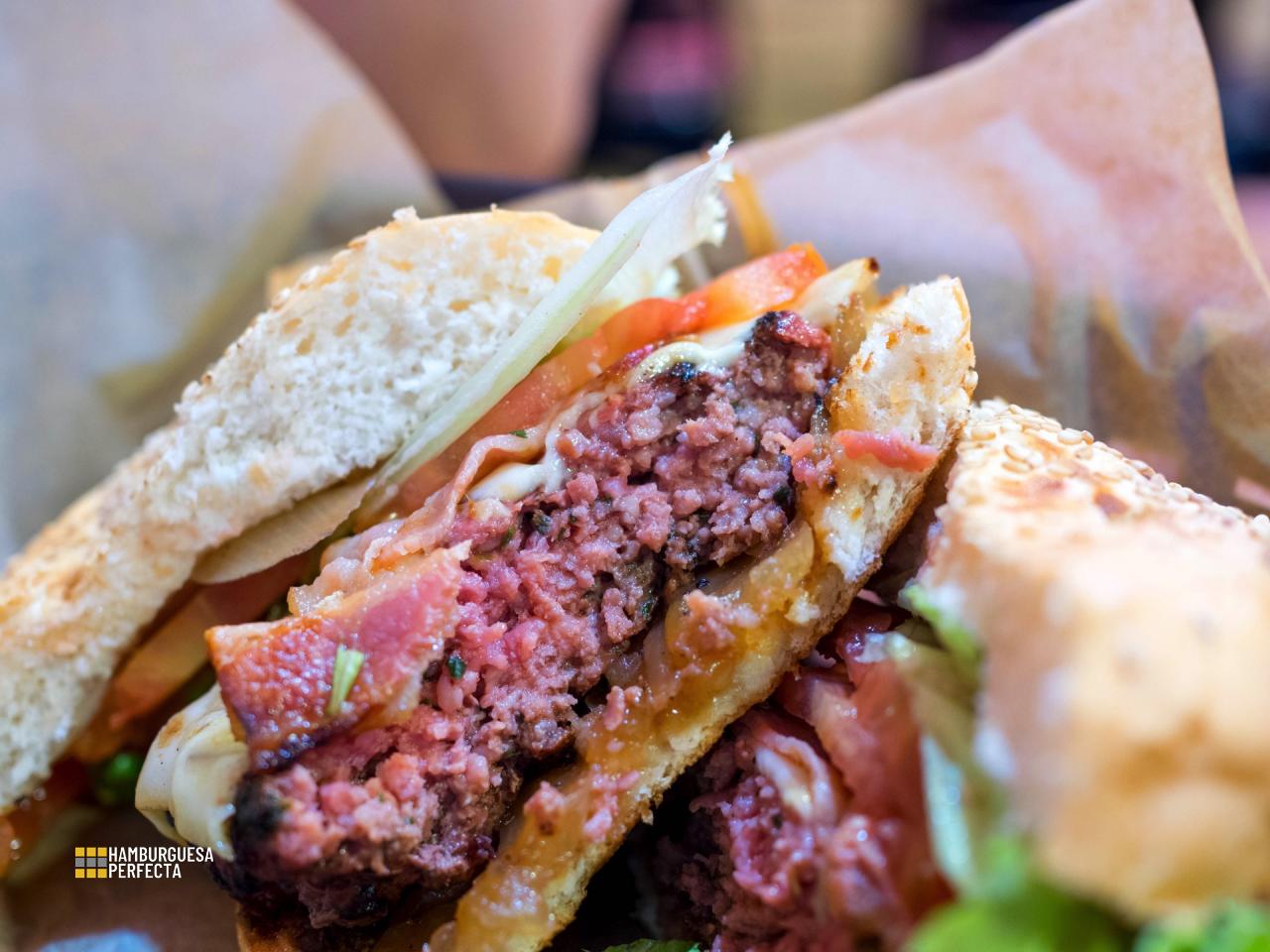 Detalle Corte Burger Maria Canela