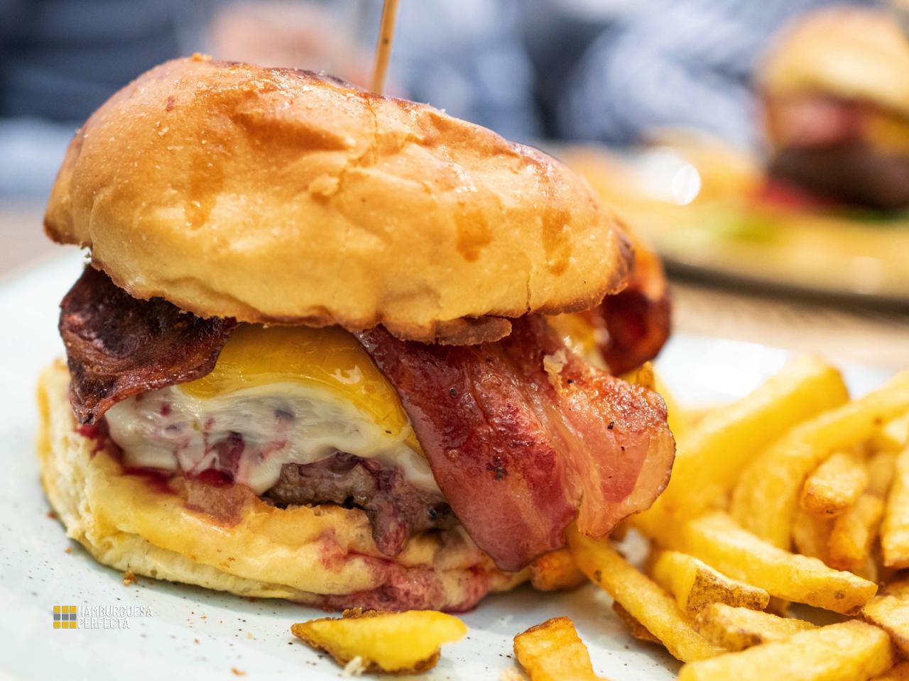 Bacon Cheeseburger Navidad Food truck