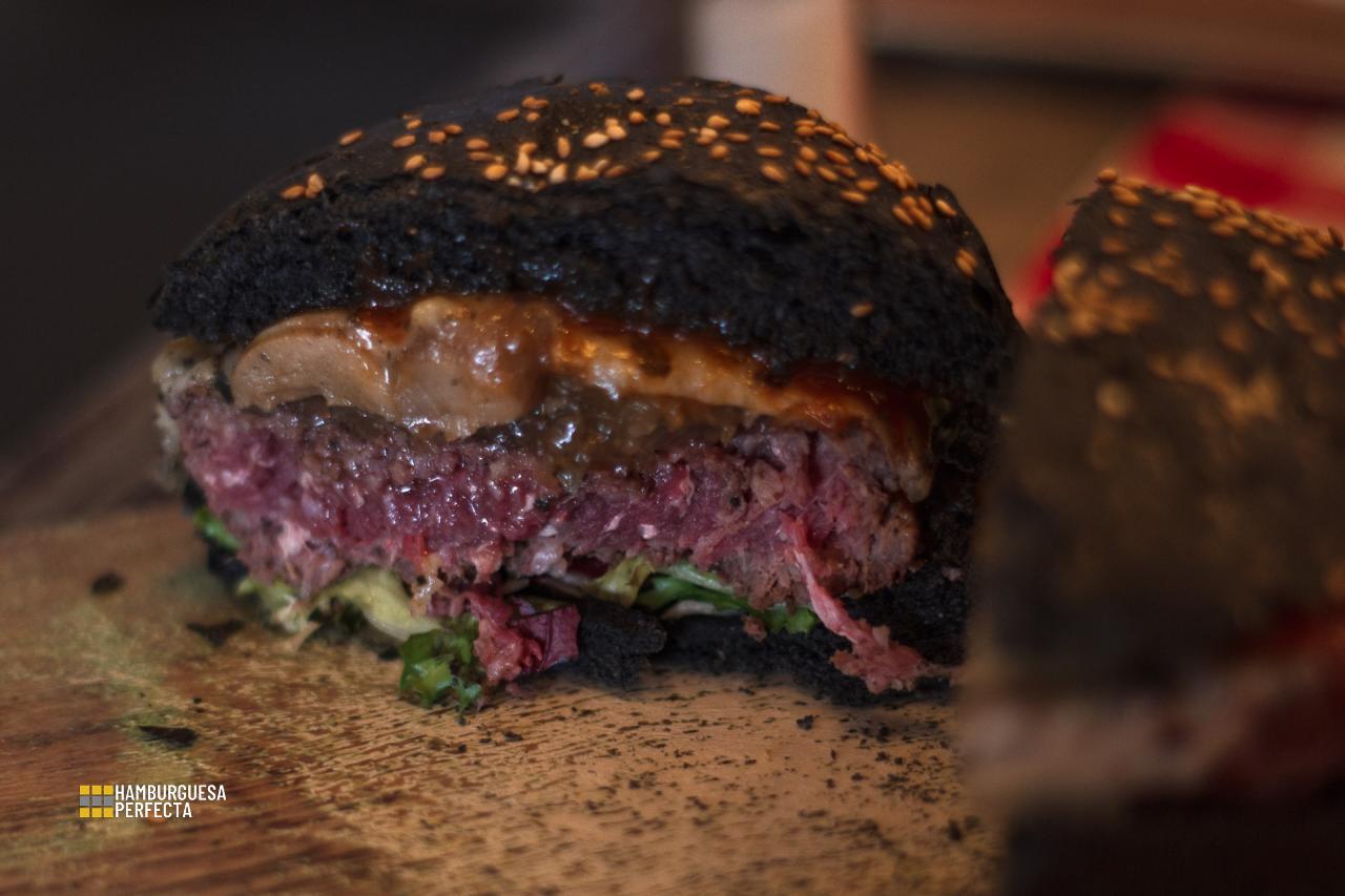 Detalle Corte Burger Revoltosa